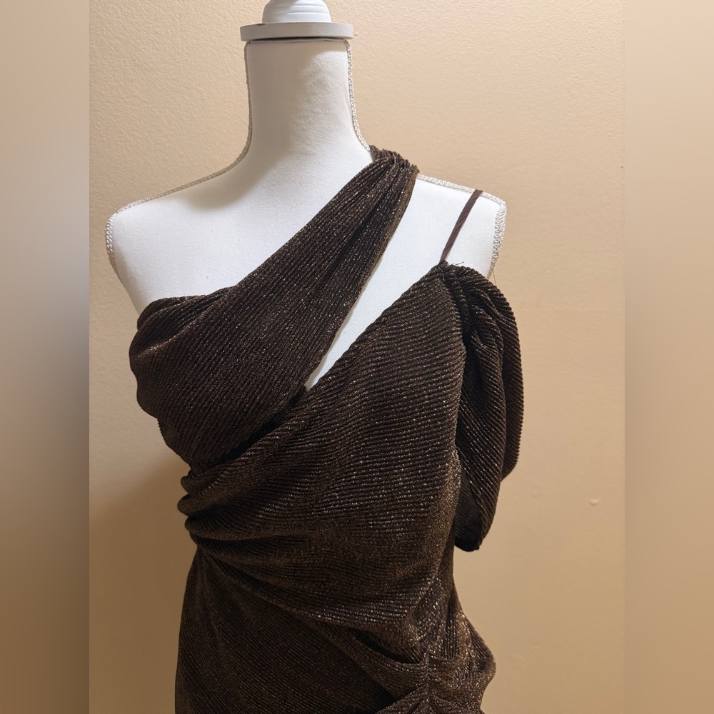 PRETTY LITTLE THING CHOCOLATE GLITTER PLISSE CUT OUT ONE SHOULDER DRAPED DRESS 8 - Picture 3 of 14